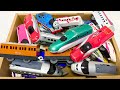 電車のおもちゃを一台ずつチェックしていくよ!マウンテンのコースをぐるぐる登って坂道を走らせてみたよ