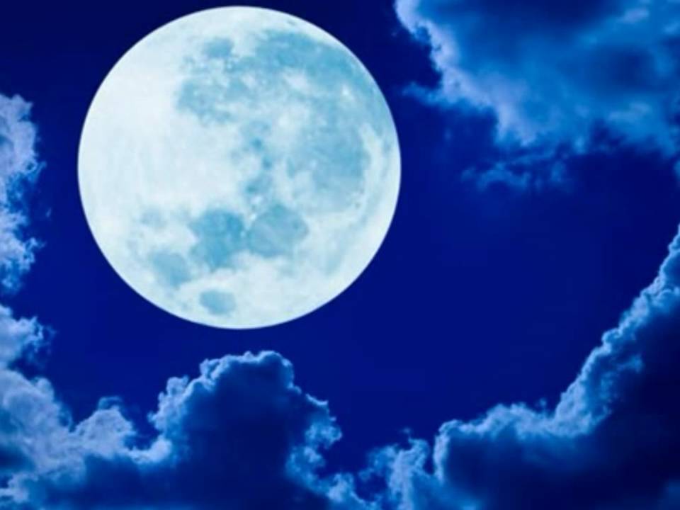 Луна. Закачать луну. Яркая луна. Пейзаж ночь. Луна.