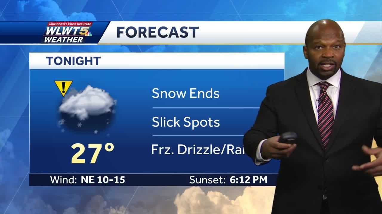 Accumulating snow leaves roads slick - YouTube