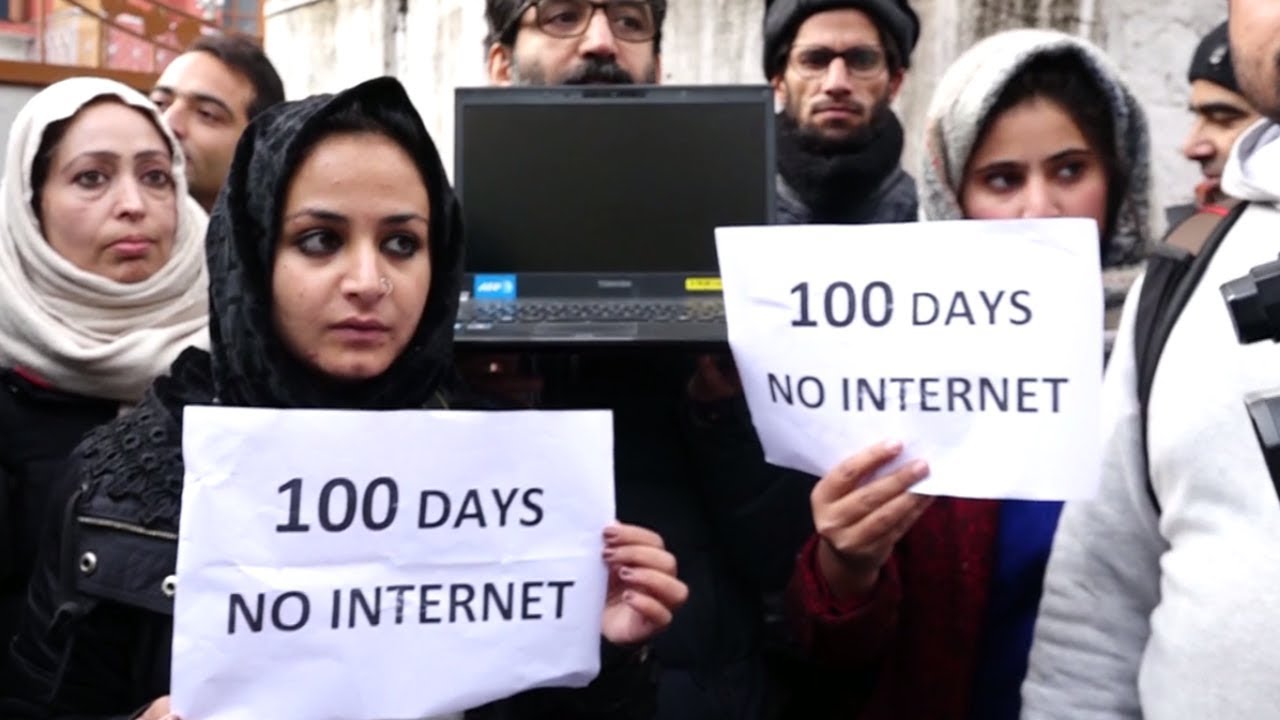 Kashmir Journalists Protest Against Internet Ban