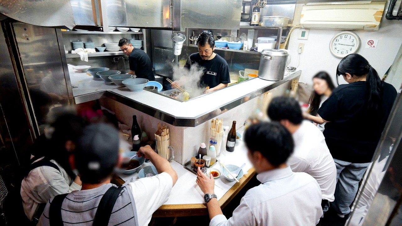 戦後70年以上営業する中華屋台！ガード下の絶品炒飯を求めて全国から人々が殺到丨Japanese Street Food