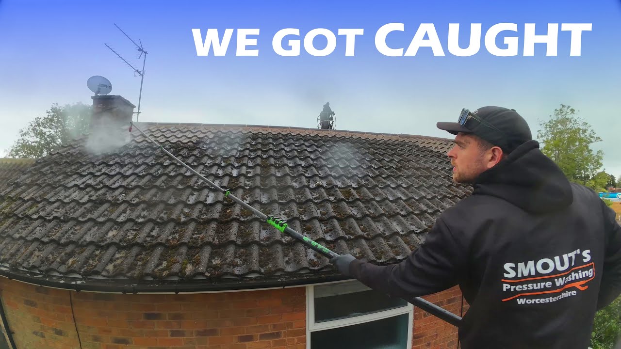 Реальность чистки крыш: неудобная мойка под давлением мшистой крыши