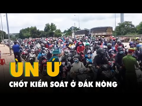 Video Hàng ngàn xe máy từ phía Nam đổ về ùn ứ chốt kiểm soát... - youtube