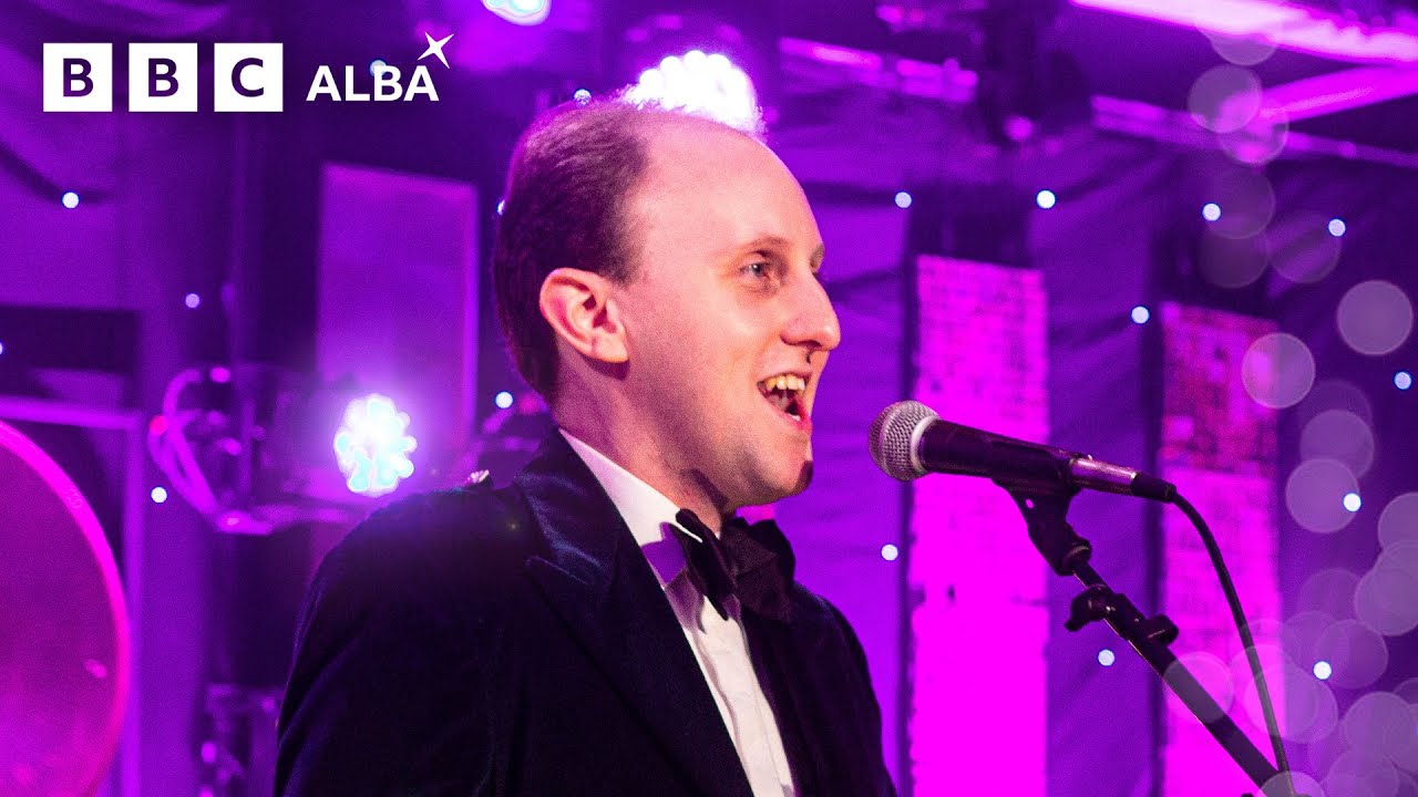 Ruairidh Gray le Loch Maree Islands & Kishorn Commandos - Cèilidh na Bliadhn’ Ùire 2025 | BBC ALBA