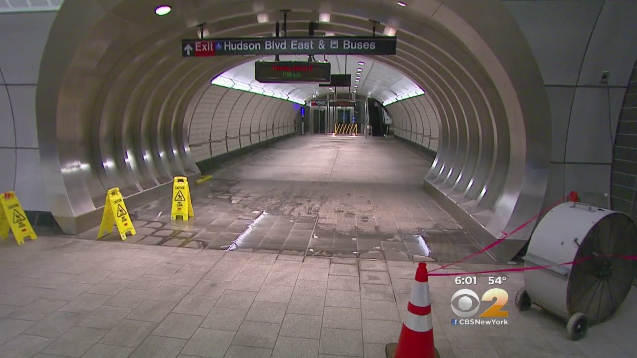 Hudson Subway Leaking - YouTube