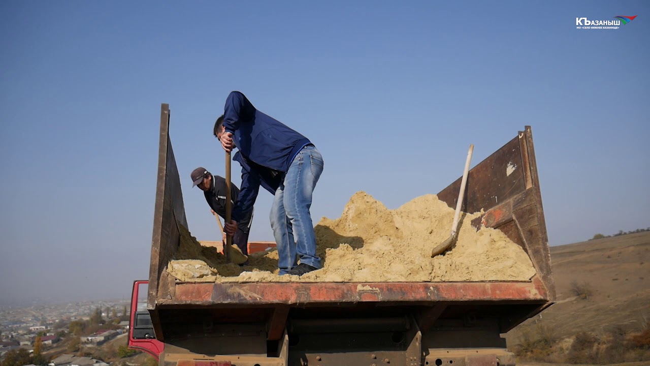 Работы по укладке ПВХ трубы - YouTube