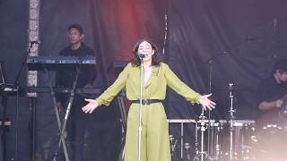 Lorde - Loyal [LIVE] iHeartRadio Beach Ball - PNE