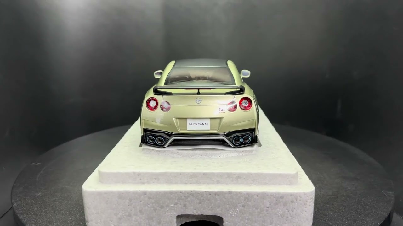 MotorHelix MH 1/18 Nissan GT-R (R35) Track Edition Engineered By