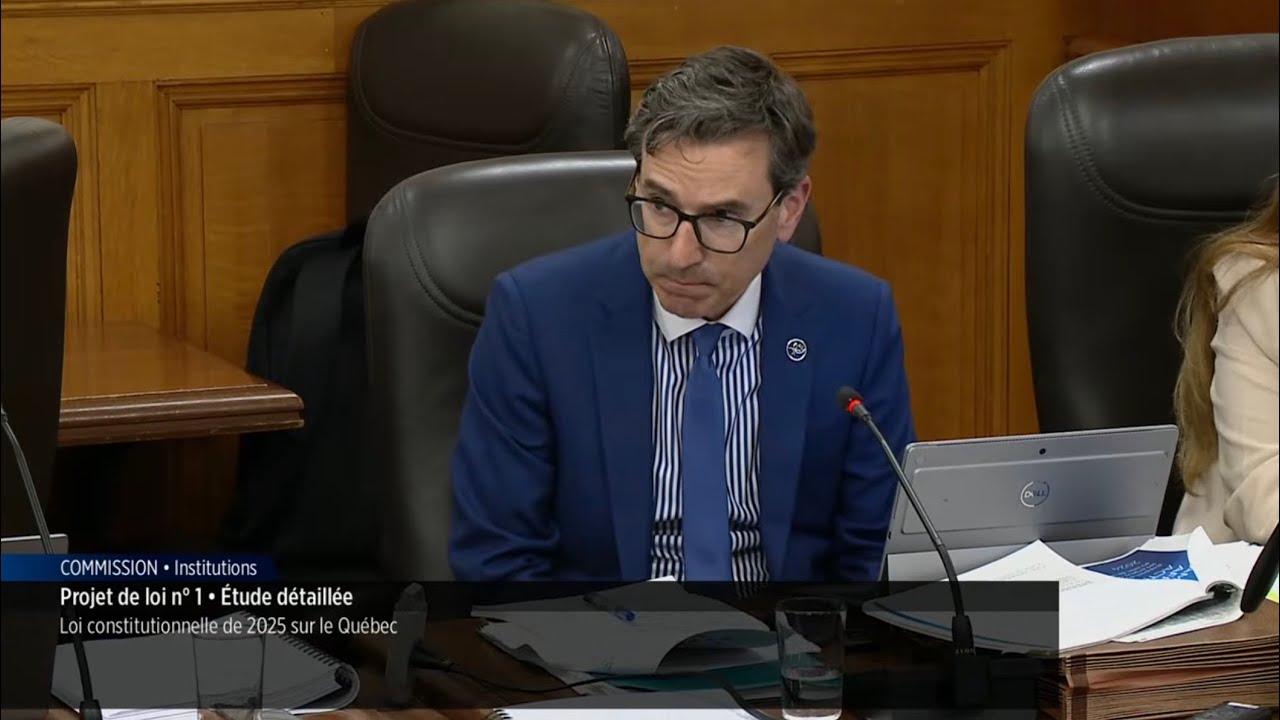 Pascal Paradis talonne Simon Jolin-Barrette sur le projet de constitution