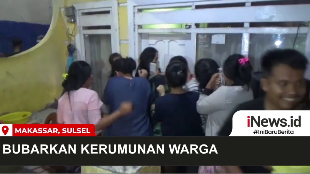 Tim Unit Polres Pelabuhan Makassar Bubarkan Warga Berkerumun saat Malam Pergantian Tahun