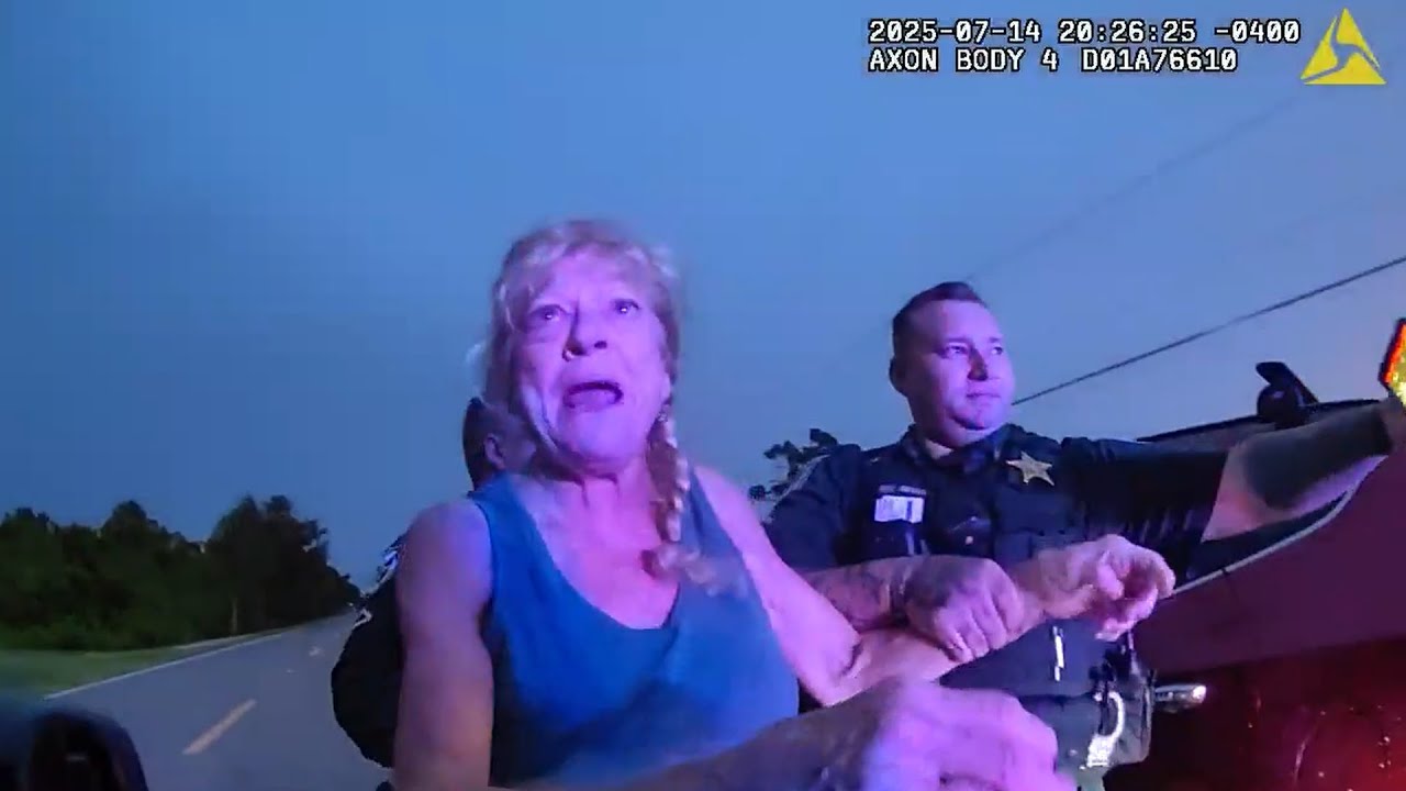 Дикая бабушка арестована за сумасшедшую остановку на дороге