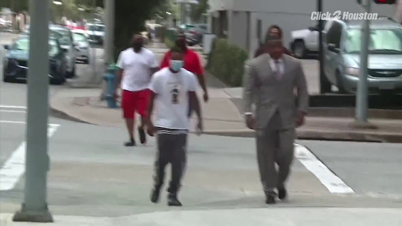 Man charged in road rage incident surrenders to HPD - YouTube