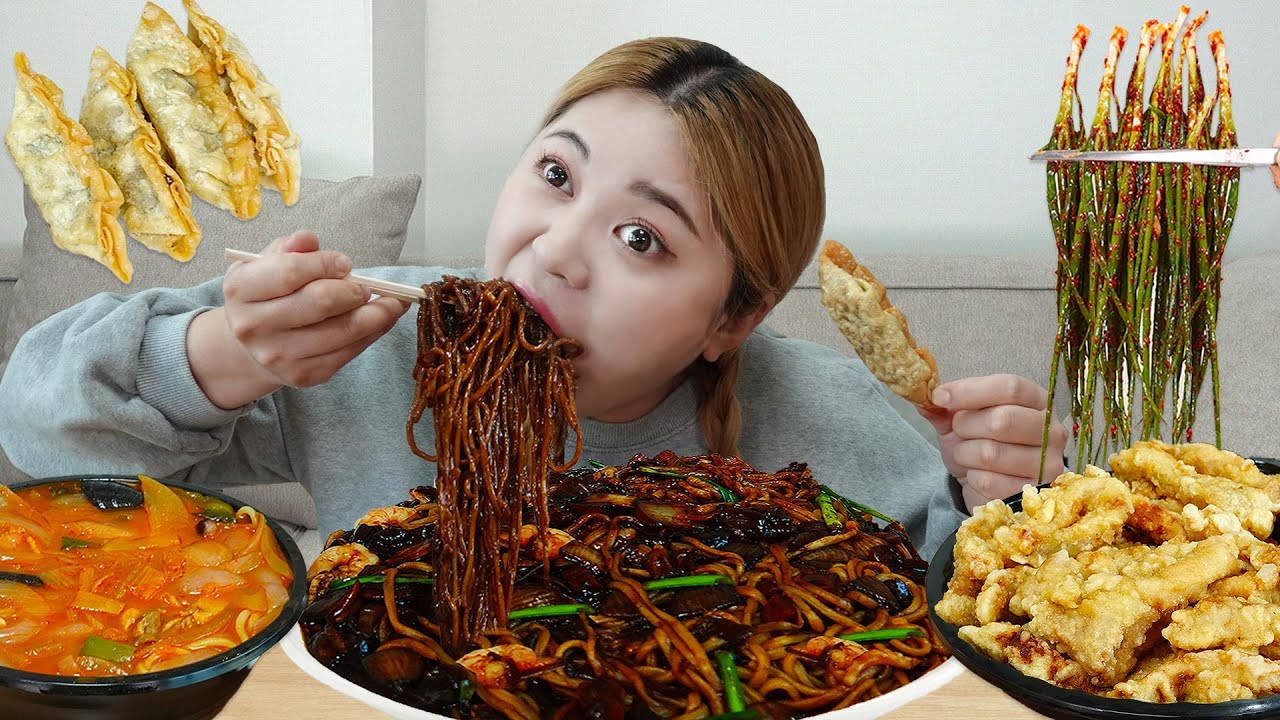 MUKBANG BLACK BEAN NOODLES Seafood jjajangmyeon & Kimchi by HIU 하이유