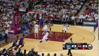 NBA, playoff 2016, Cavaliers vs. Pistons, Round 1, Game 2, Move 39, LeBron James, travel
