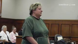 Stabbing suspect gets emotional after seeing her family. Julia Murray cries after seeing her family Details