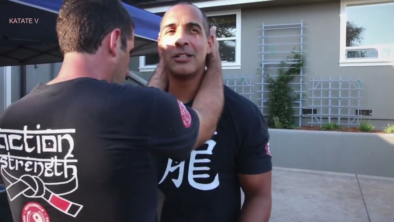 Stand Up Grappling Clinch Fighting To Takedowns To Submissions_R