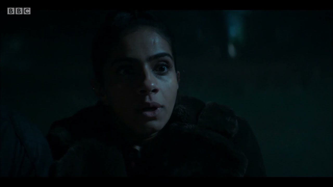 Yaz & Dan attacked by a Weeping Angel! - Doctor Who - Village of the Angels (13x4)