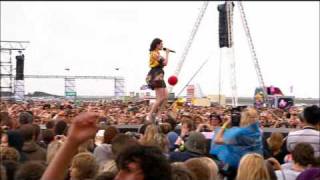 Sophie Ellis Bextor - Groovejet (If This Ain't Love) LIVE Resimi