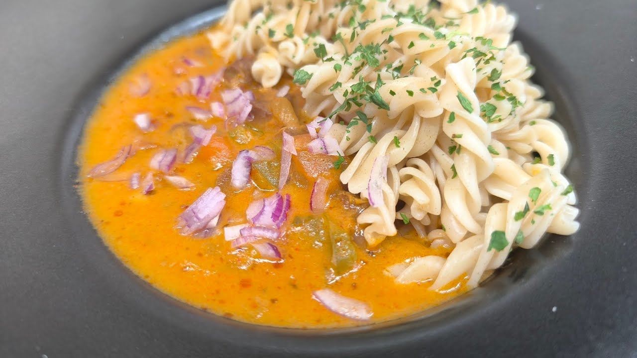 🥩 Рецепт говядины с перцем, помидорами и сливками — просто и вкусно! | Готовлю с улыбкой 😋