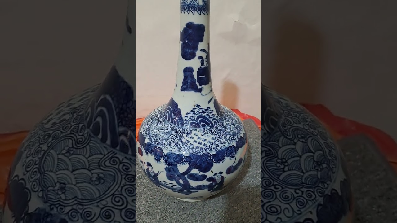 A Ming Dynasty Jiajing period blue and white porcelain long-necked