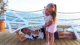 видео: Прятки в отеле BEST HIDE AND SEEK SPOT in the HOTEL Челлендж для всей семьи картинка: Прятки в отеле BEST HIDE AND SEEK SPOT in the HOTEL Челлендж для всей семьи