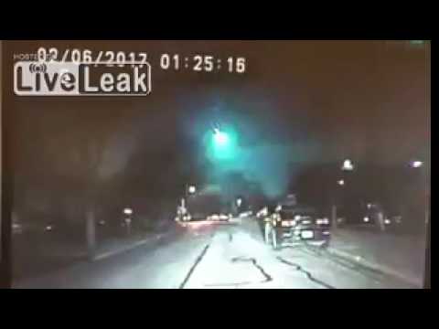 كاميرا تصور نيزكا فوق المدينة Camera Captures meteor in the Sky