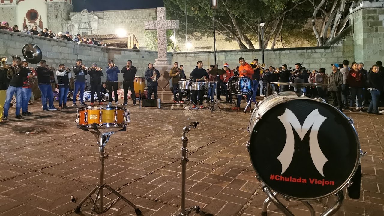 BANDA MISTERIOSA a Viento - Vaquero , Dios Nunca Muere, Flor de Piña - Atrio Iglesia de la soledad