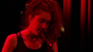 Let&#39;s Eat Grandma - Deep Six Textbook, Melkweg 23-04-2018 revisited