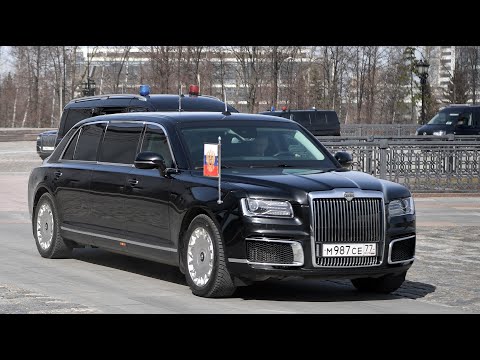 Путин едет по