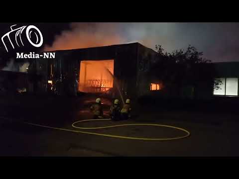 Grote uitslaande brand bij picnic in Almelo (Media-NN)