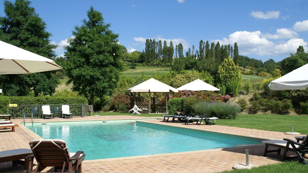 Nice apartment with pool and beautiful garden, Montone, Italy