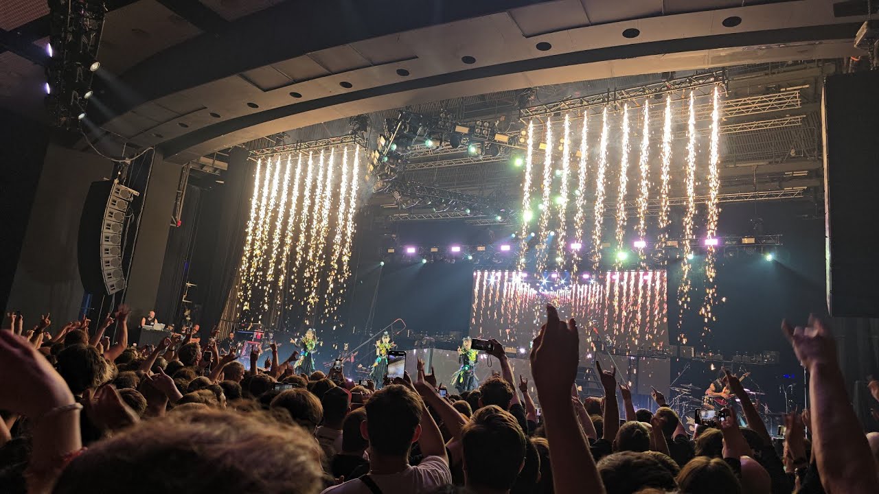 BABYMETAL - Gimme Chocolate!! (live @