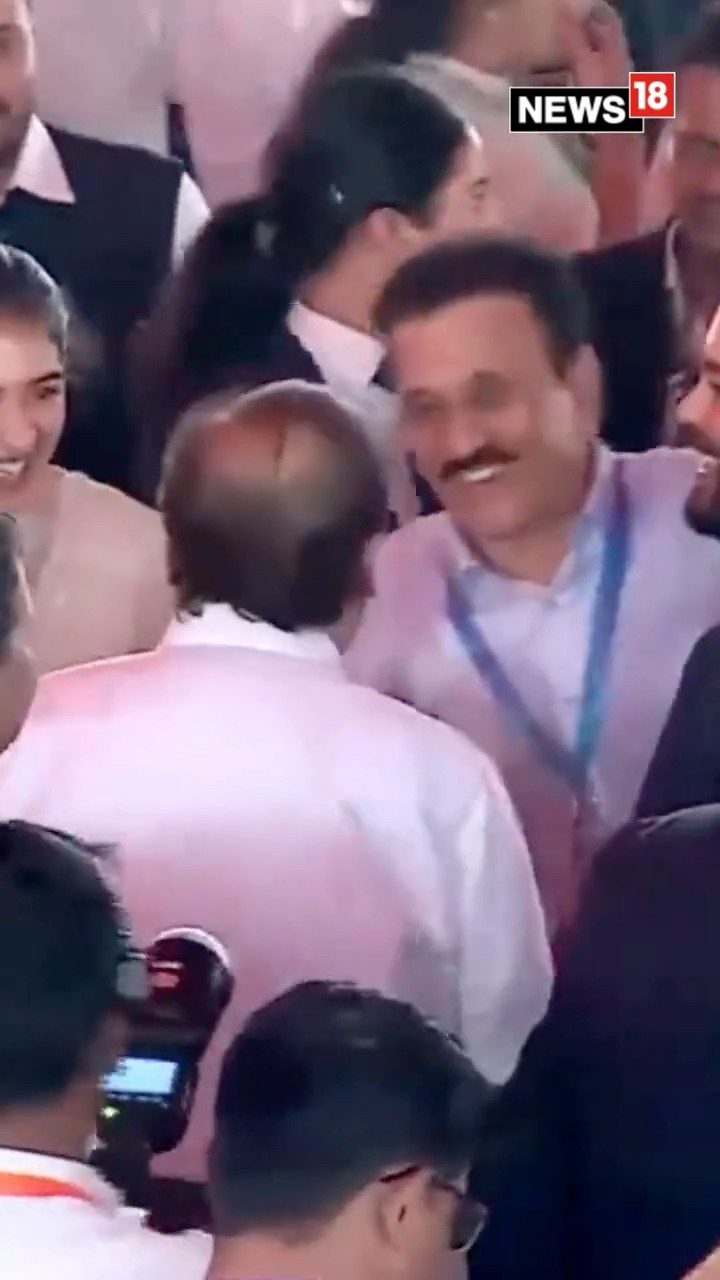 Reliance Industries Chairman Mukesh Ambani Along With Family Attends  Maharashtra CM Oath Ceremony