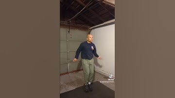 Southpaw and side swing speed combo#jumprope #jumpropetraining #jumpropeskills #boxerstep #hiit