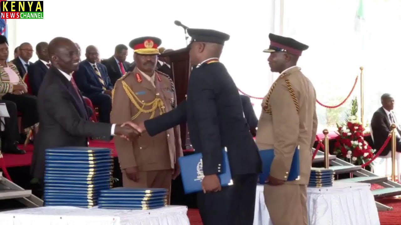 Beautiful moments as Ruto Awards Graduates at National Defence College