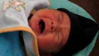 Yasin Bebek Agliyor