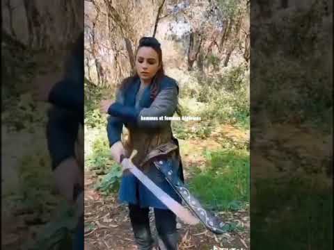 شاهد سهيلة معلم تتدرب بالسيف