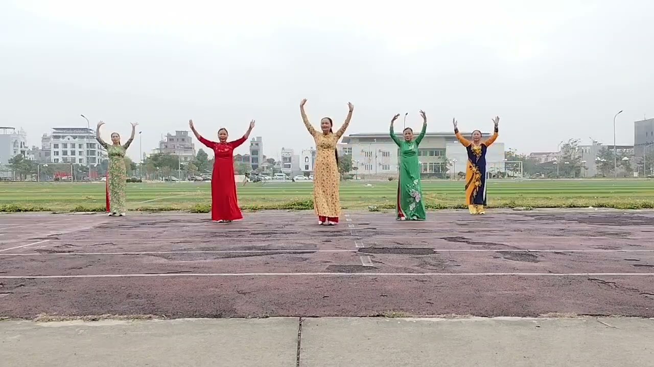 .Nhảy dân vũ Như hoa mùa xuân- Nhóm thể dục Phượng hoàng