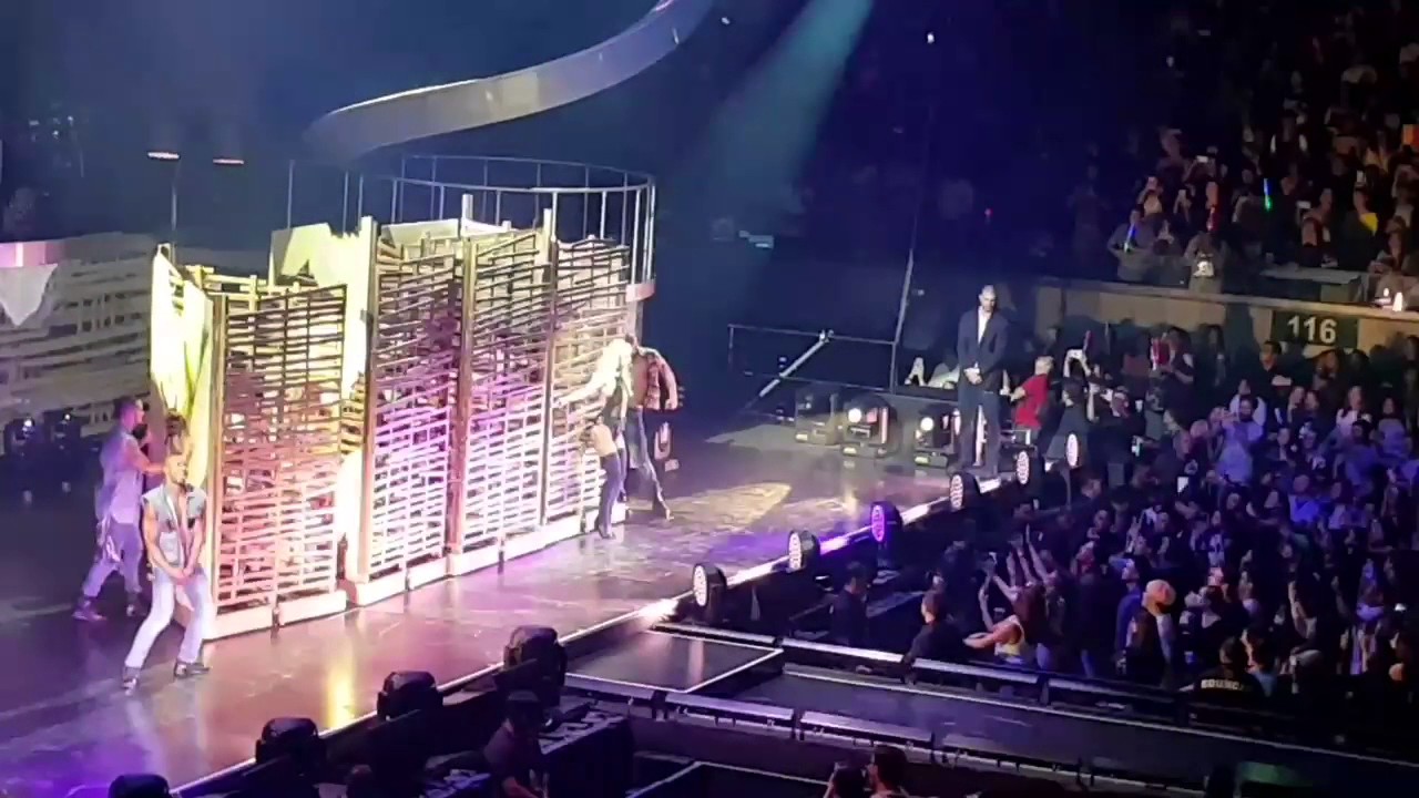 Britney Spears Live in Manila - baby one more time, Oops i did it again, MATM and Gimme More!