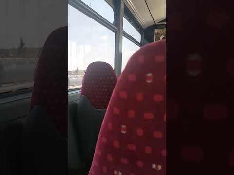 วีดีโอ: ขึ้นรถบัสจากสนามบินไปเอเธนส์ในกรีซ