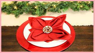 Christmas Poinsettia Napkin Fold | Doblando Servilletas - Flor de Navidad