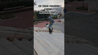 Tek Tekeri̇n Duayeni̇ Merdi̇ven Çikiyor