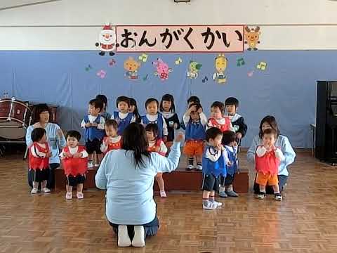 ♪　手遊び　「あたまかたひざぽん」「こぶたぬきつねこ」　・・・　０・１歳児（もも組）