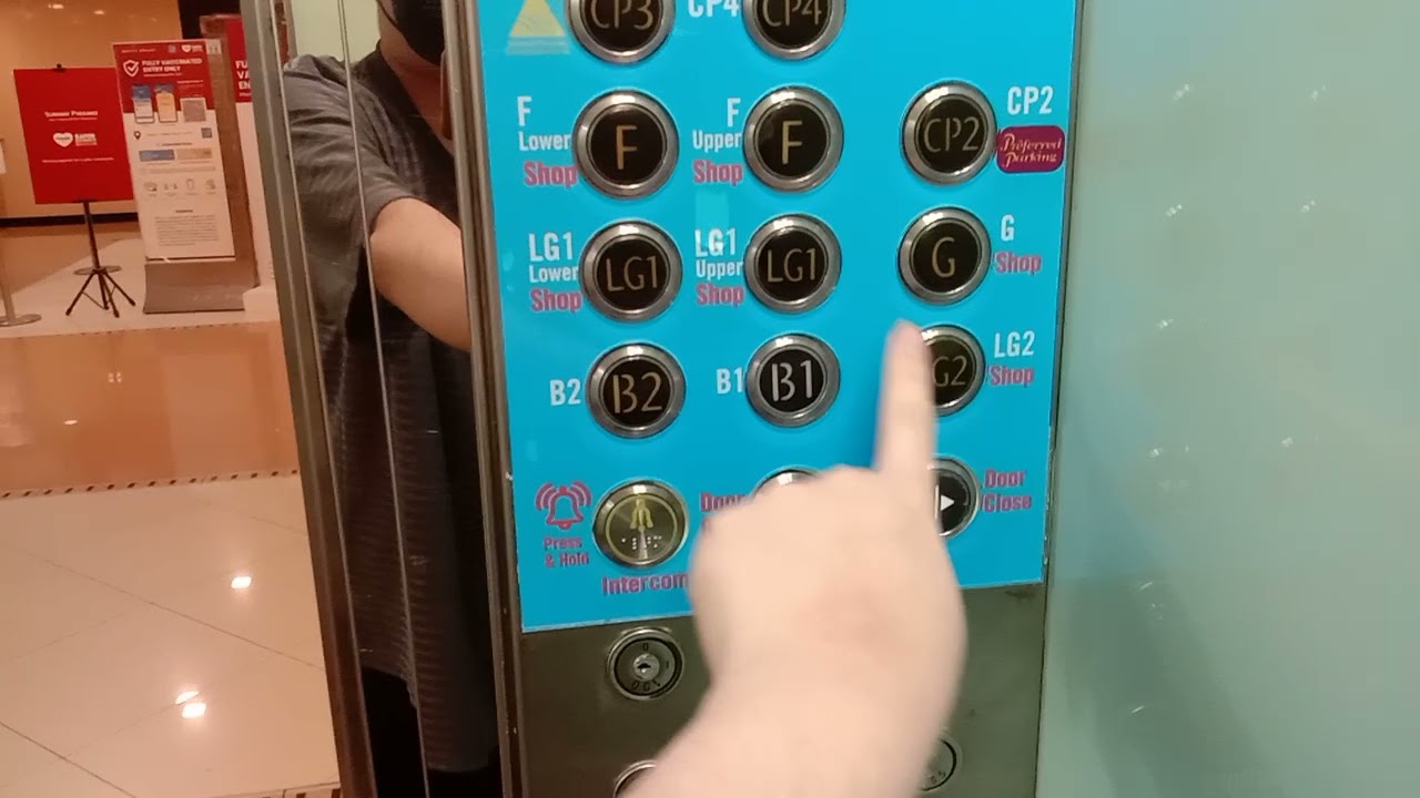 (WEIRD!)Kone Elevator at Sunway Pyramid in Subang,Selangor, Malaysia (Red Zone)