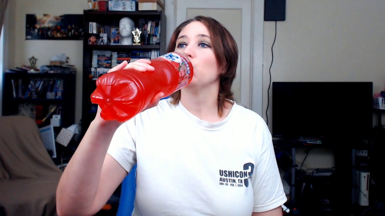 Taste Testing Mexican Drinks - Be Light Strawberry Water - YouTube