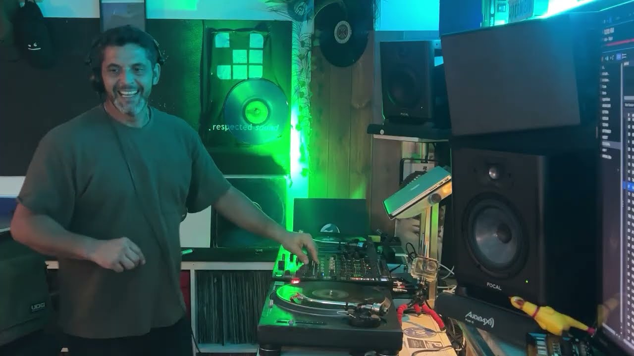 TECHNO MINIMAL by Carlos Fresneda