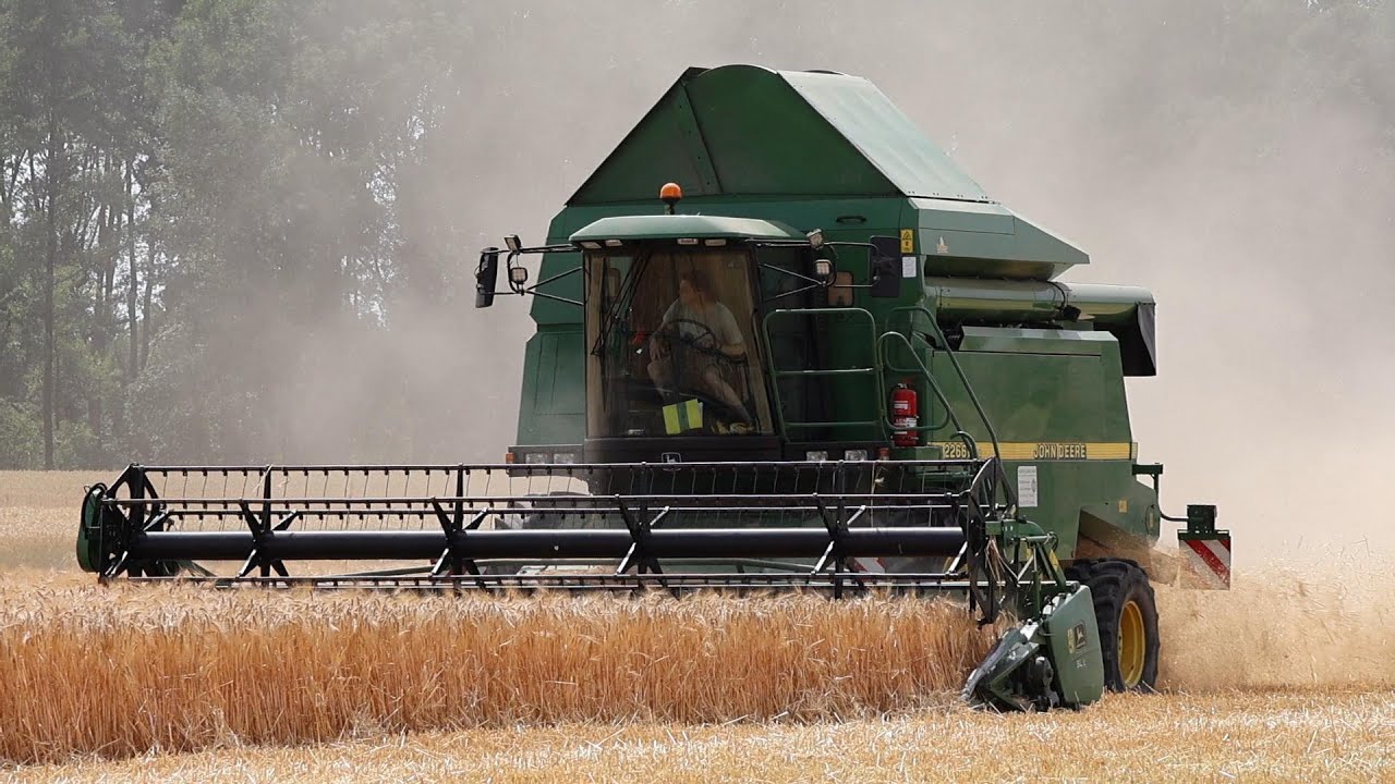 John Deere 2266E | Erste Gerste 2025 dreschen
