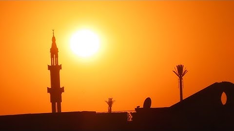 روعة غروب الشمس وجمال السماء، مع تلاوة الشيخ عبد الباسط عبد الصمد من سورة الزمر.