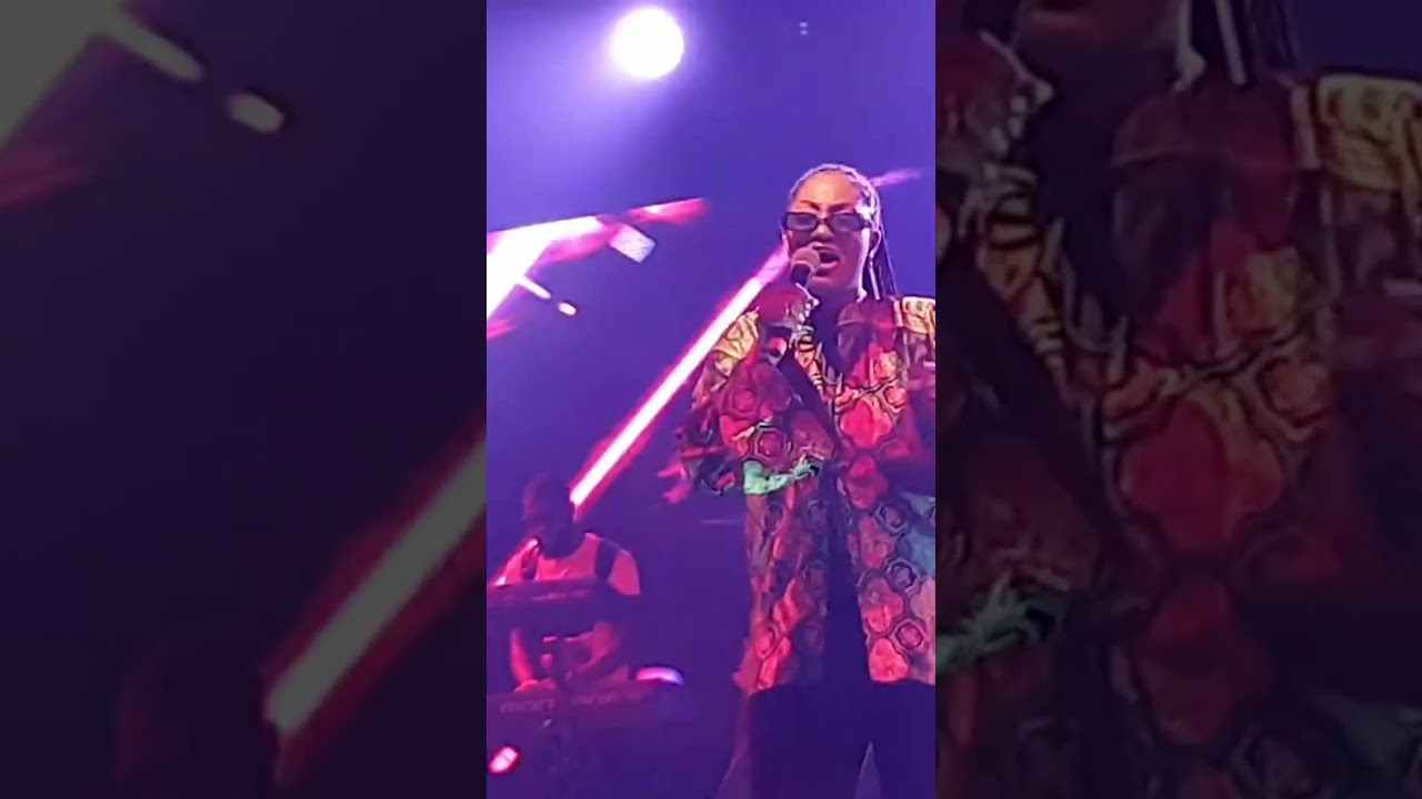 tems - try me live peoformance 