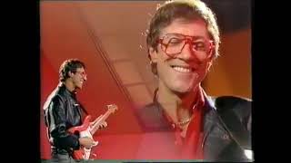 HANK MARVIN live &quot;Wonderful Land&quot; &amp; &quot;It does&#39;nt matter anymore&quot; on Des O&#39;Connor